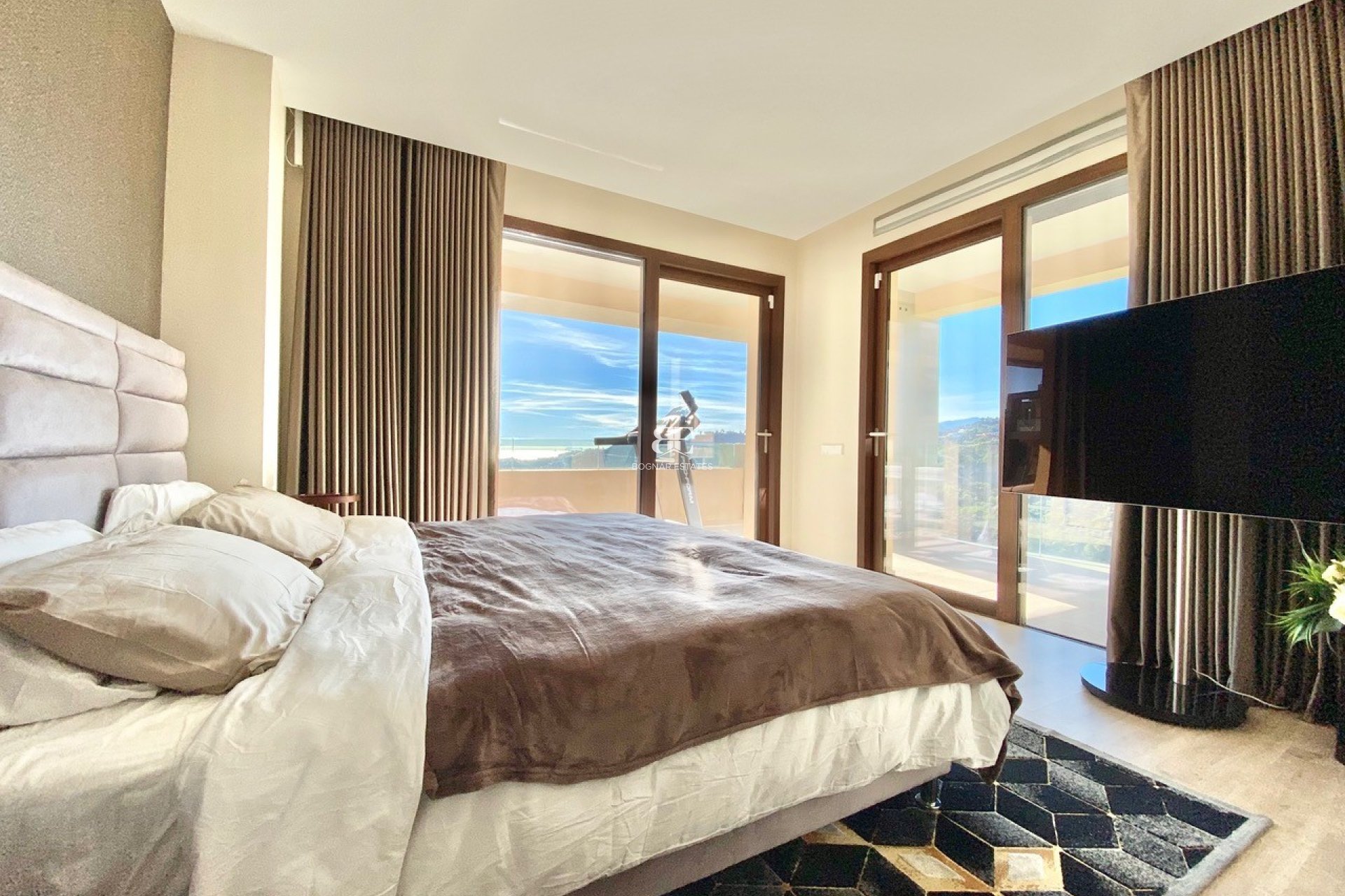 Resale - apartment -
Benahavis - La Quinta