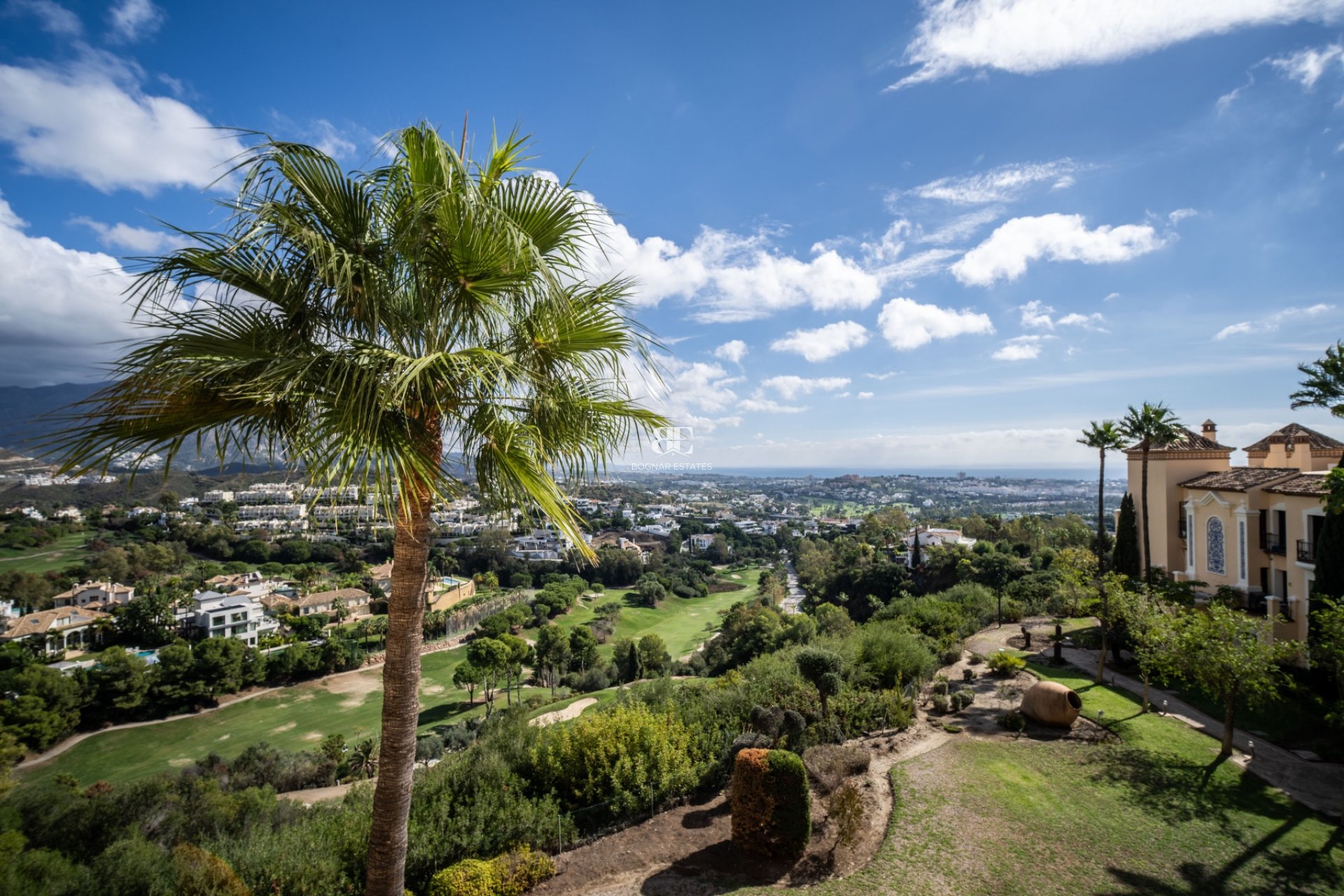 Resale - apartment -
Benahavis - La Quinta