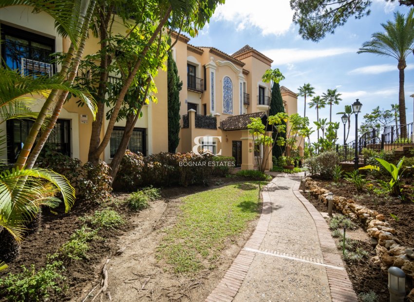 Resale - apartment -
Benahavis - La Quinta