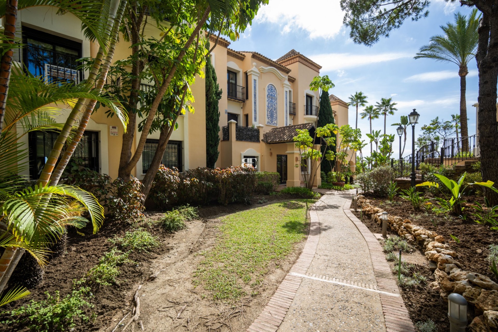Resale - apartment -
Benahavis - La Quinta