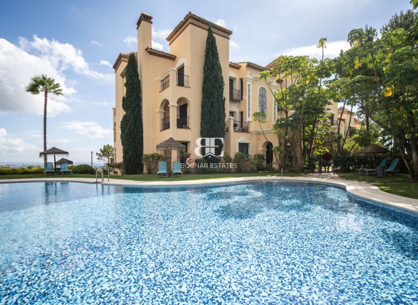 Resale - apartment -
Benahavis - La Quinta