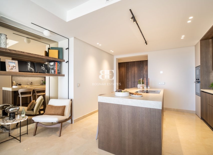 Resale - apartment -
Benahavis - La Quinta