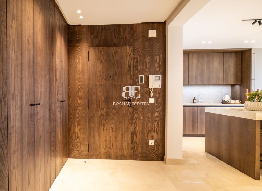 Resale - apartment -
Benahavis - La Quinta