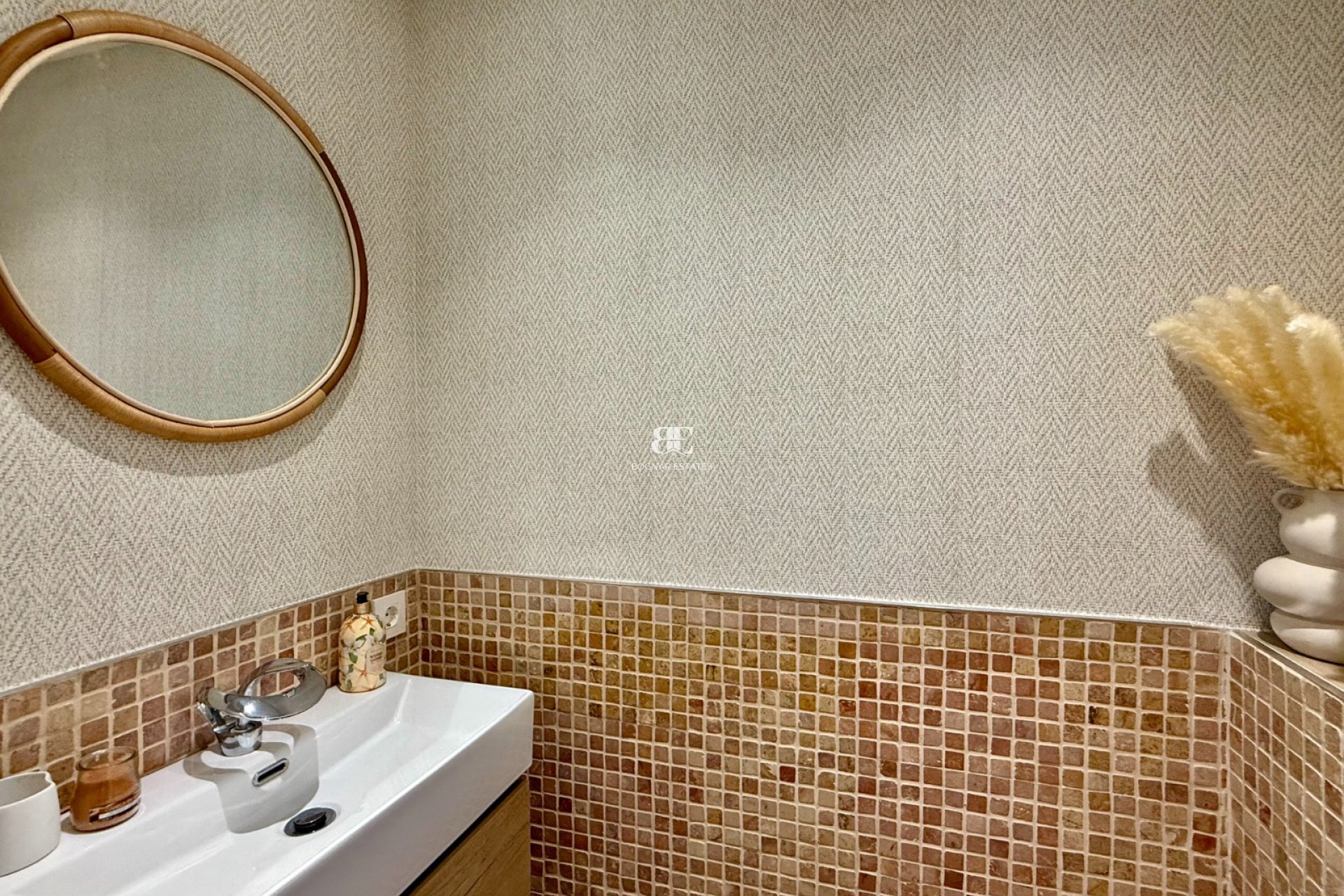 Resale - apartment -
Benahavis - La Quinta