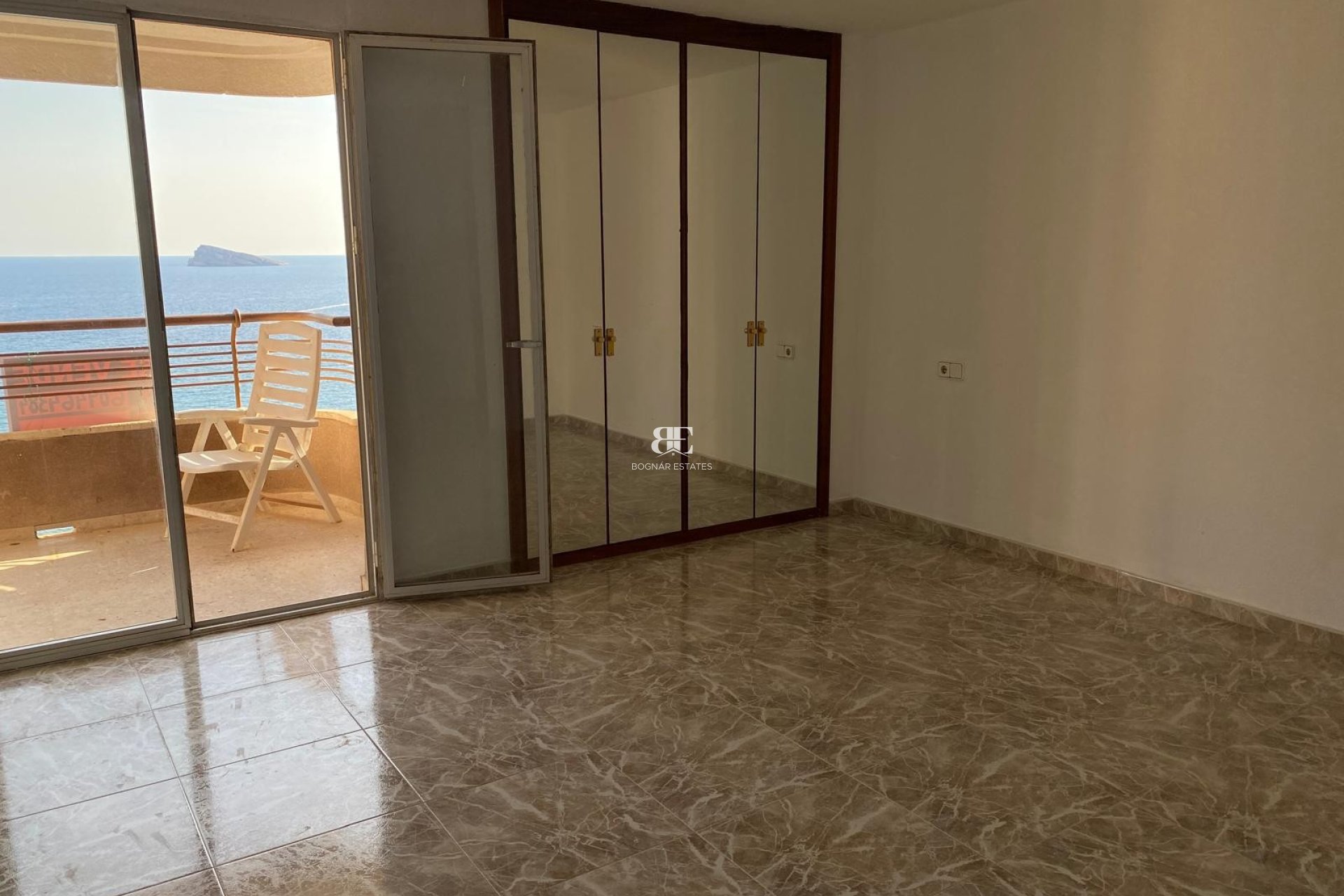 Resale - apartment -
Benidorm - 1ª Linea De Playa