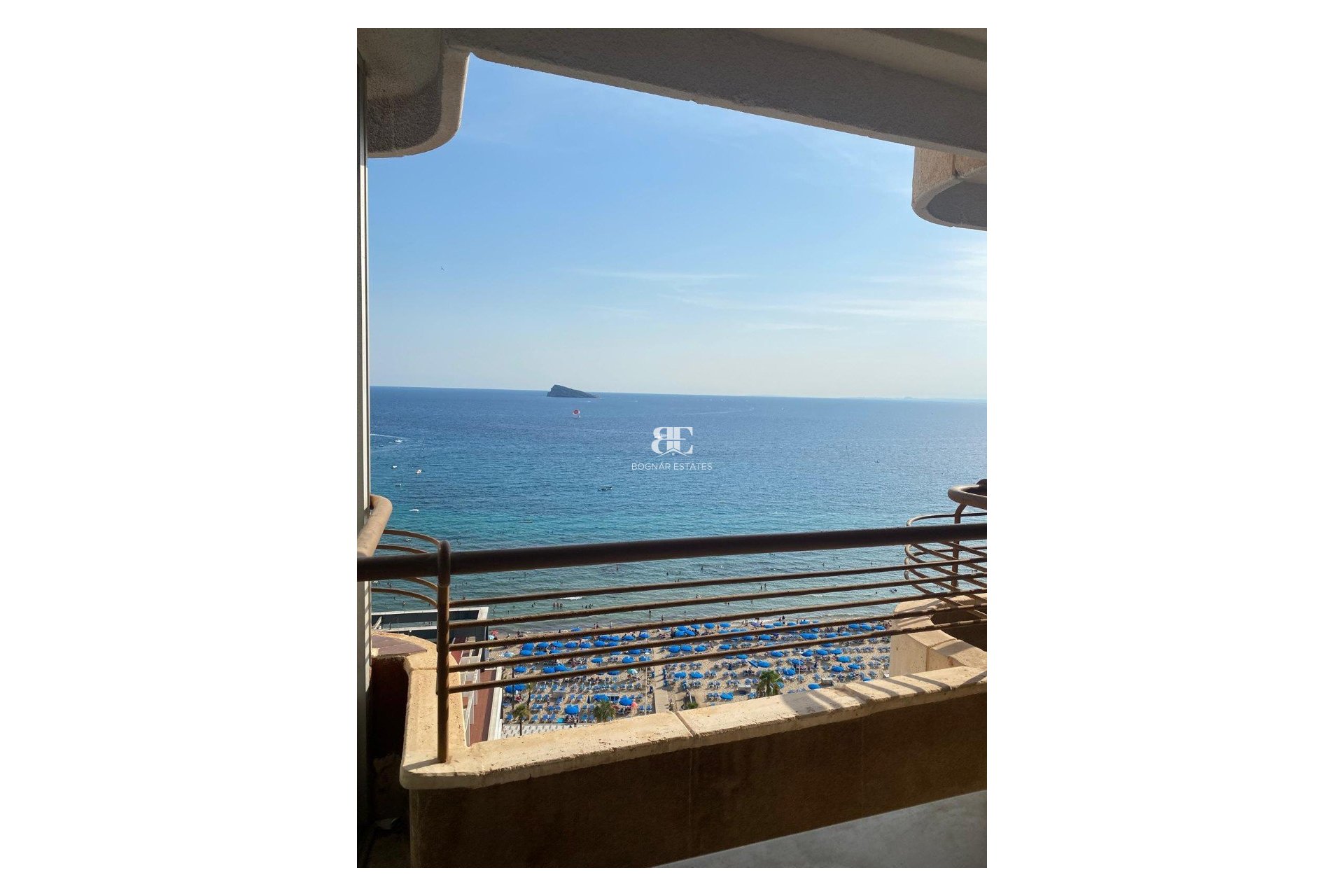 Resale - apartment -
Benidorm - 1ª Linea De Playa