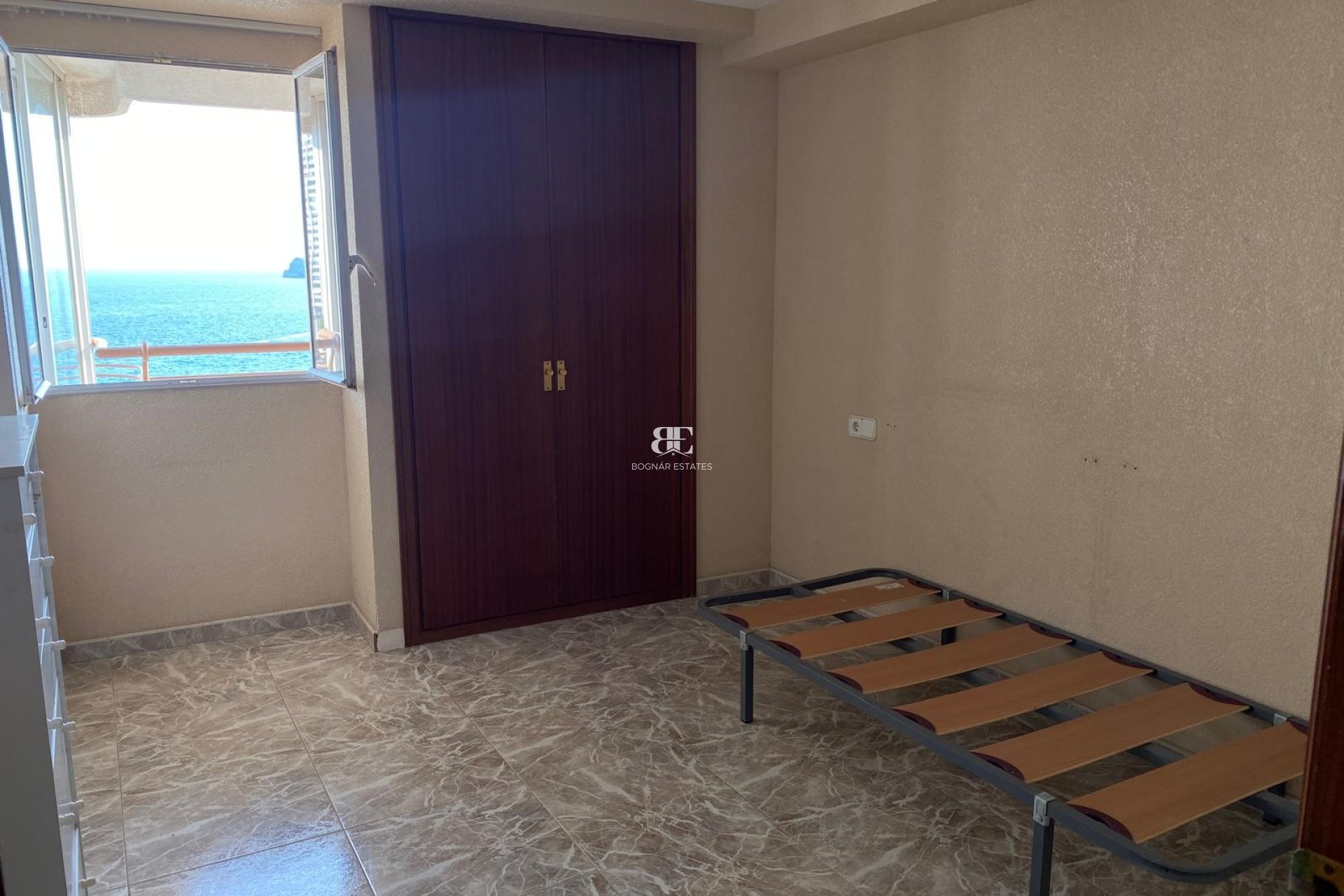 Resale - apartment -
Benidorm - 1ª Linea