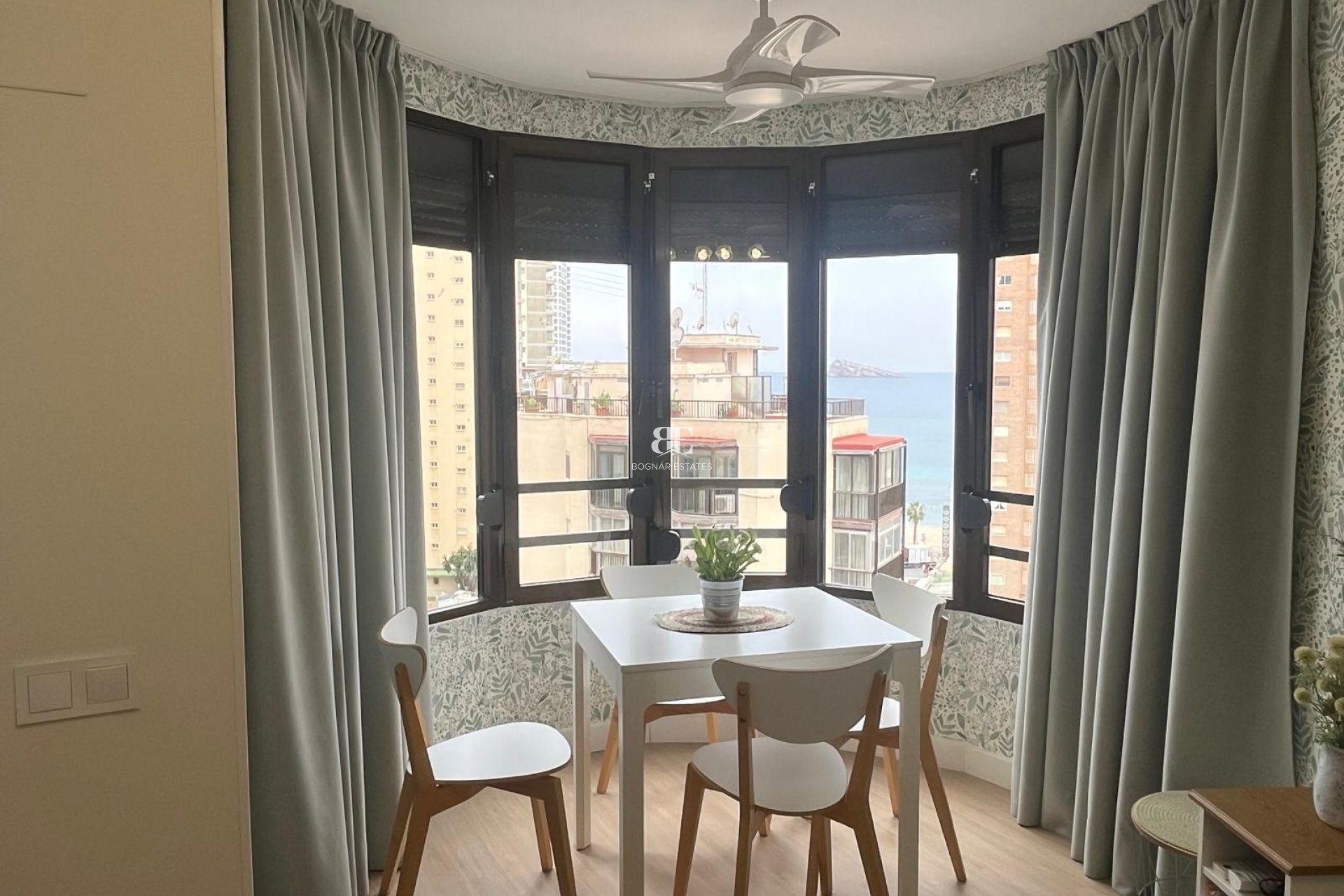 Resale - apartment -
Benidorm - Levante