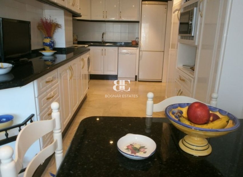 Resale - apartment -
Benidorm - Levante