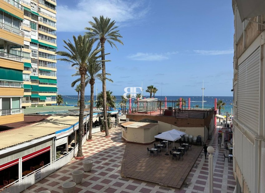 Resale - apartment -
Benidorm - Levante