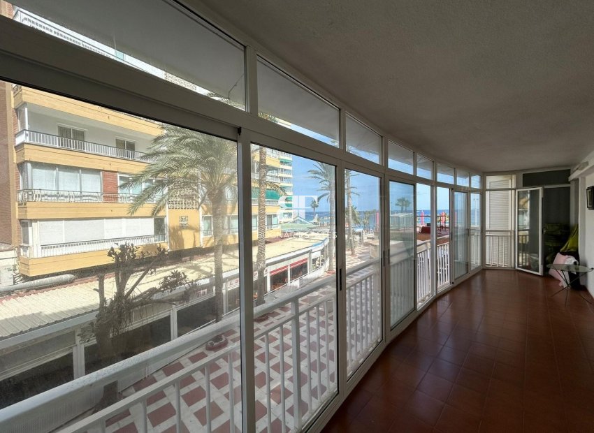 Resale - apartment -
Benidorm - Levante