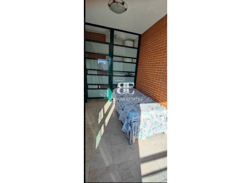 Resale - apartment -
Benidorm - Levante