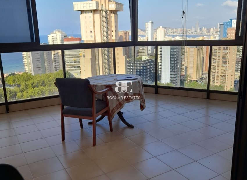 Resale - apartment -
Benidorm - Levante