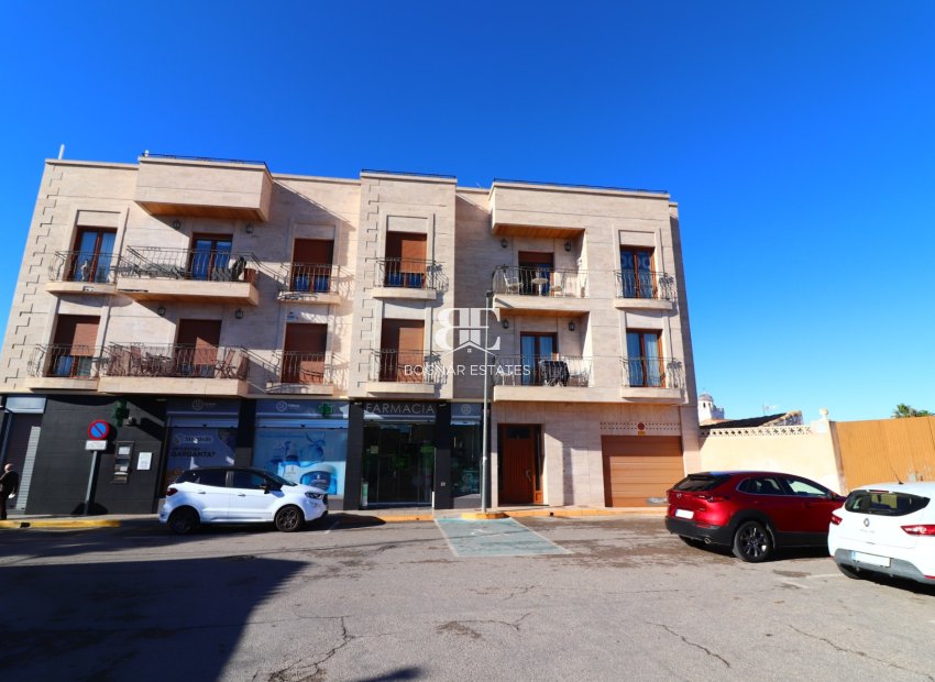 Resale - apartment -
Benijofar