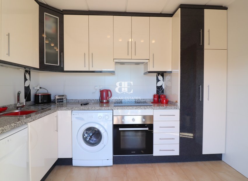 Resale - apartment -
Benijofar