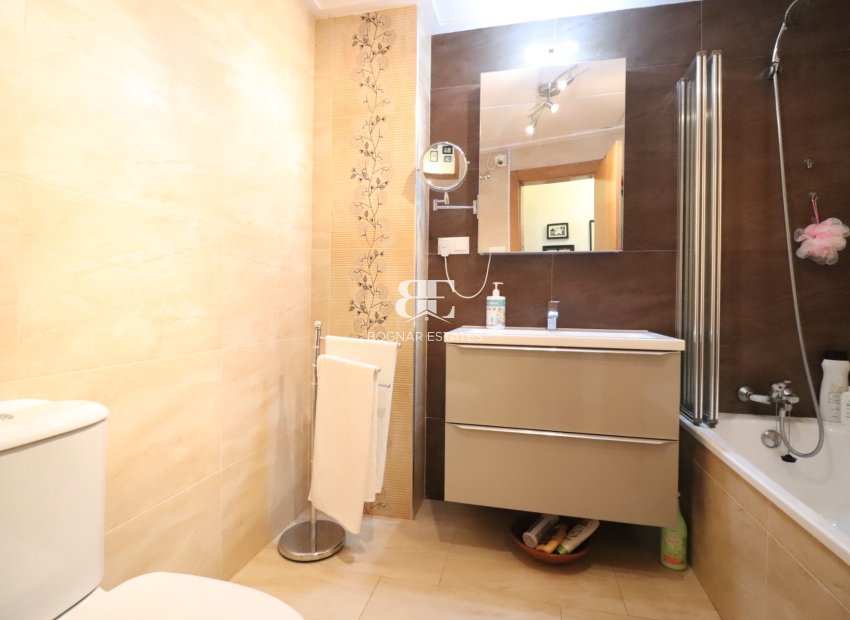 Resale - apartment -
Benijofar