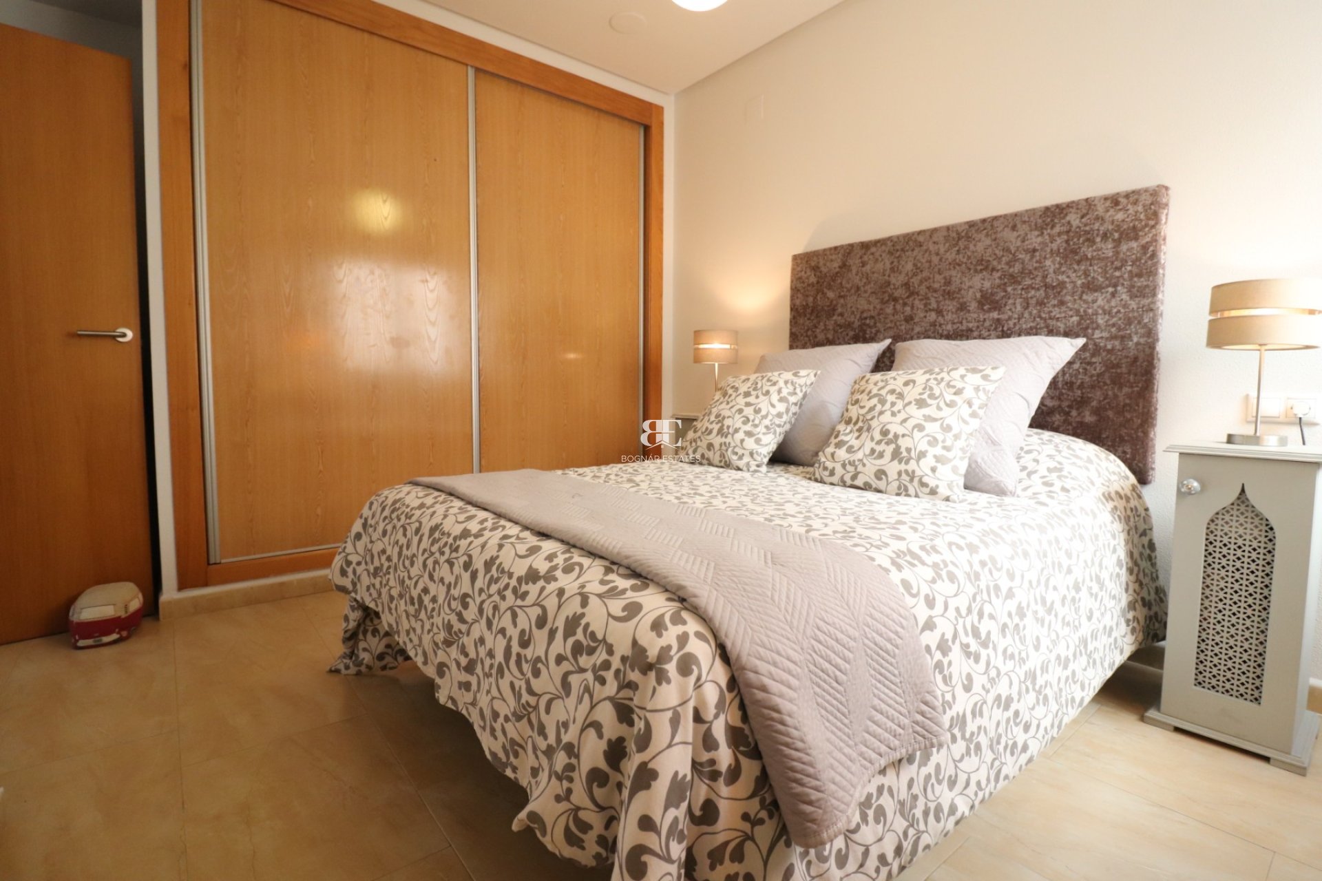 Resale - apartment -
Benijofar