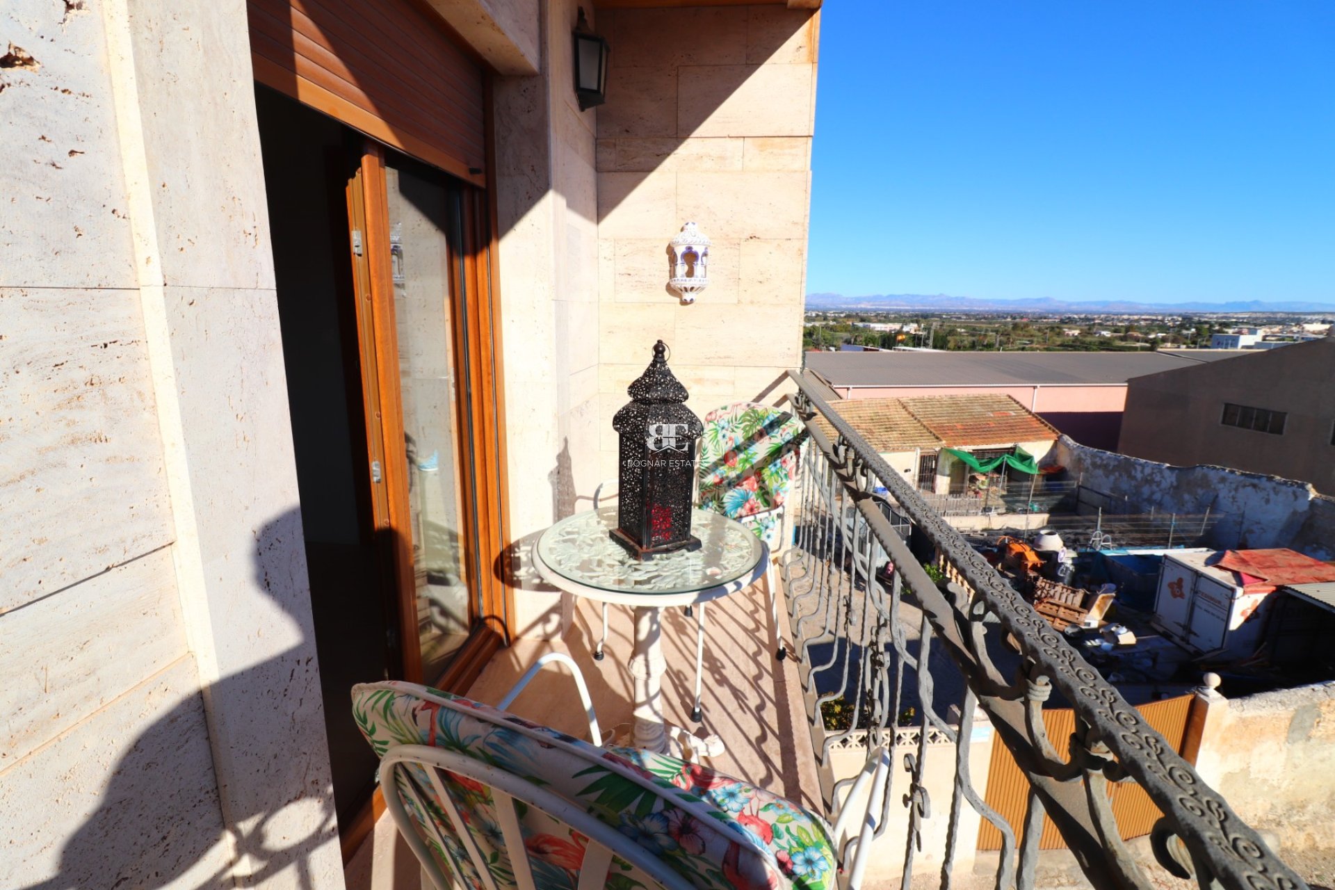 Resale - apartment -
Benijofar