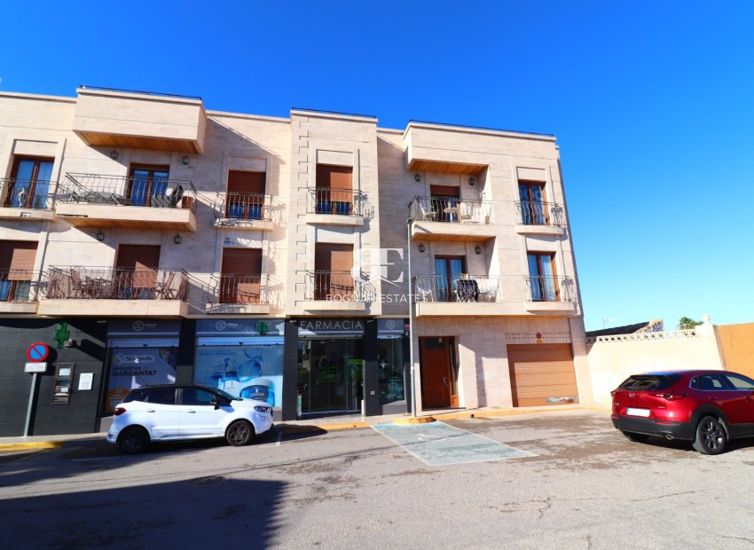 Resale - apartment -
Benijofar