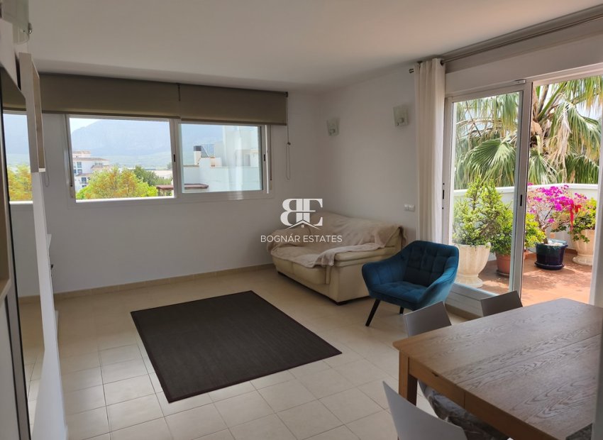Resale - apartment -
El Verger