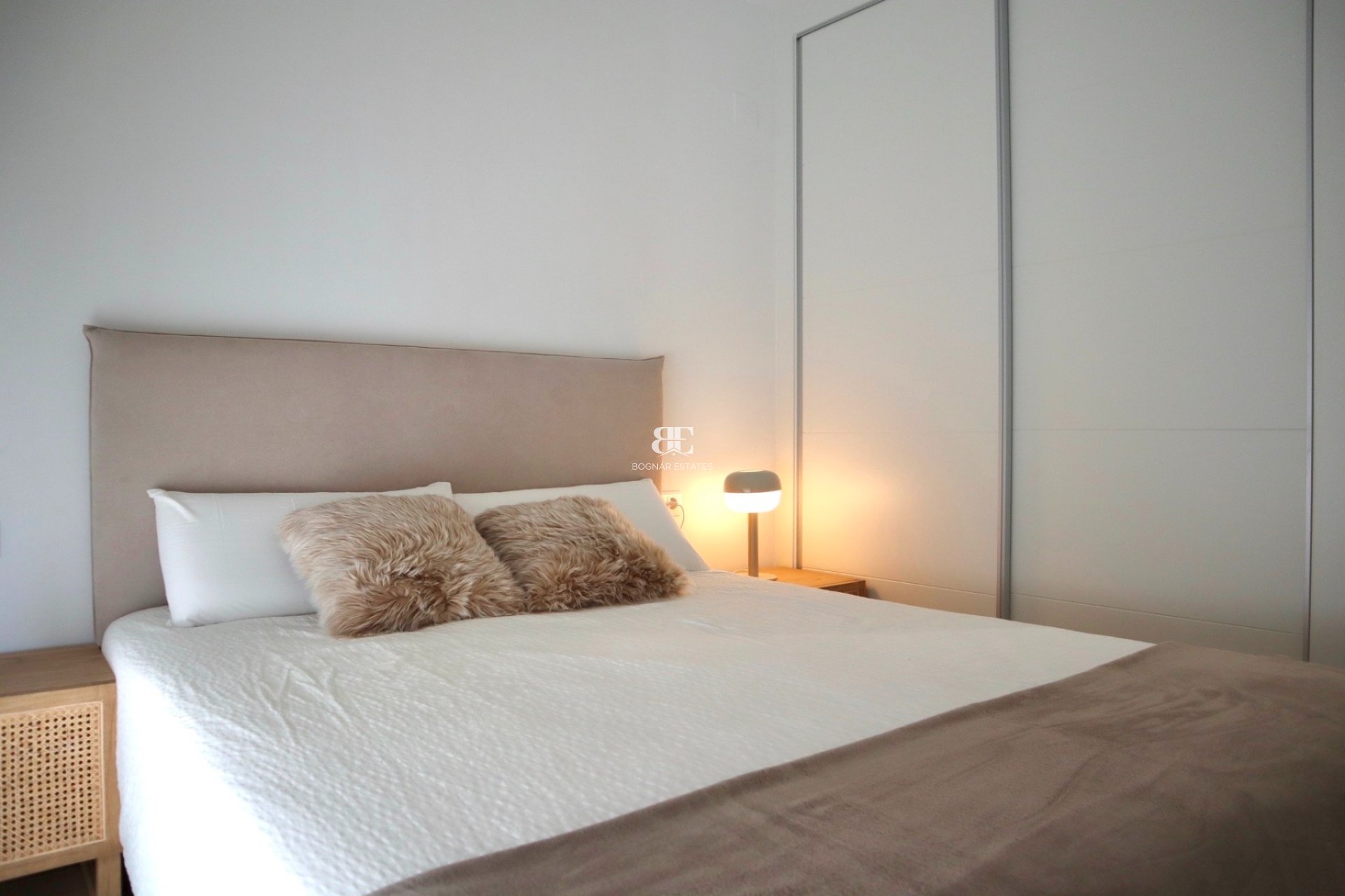 Resale - apartment -
Finestrat