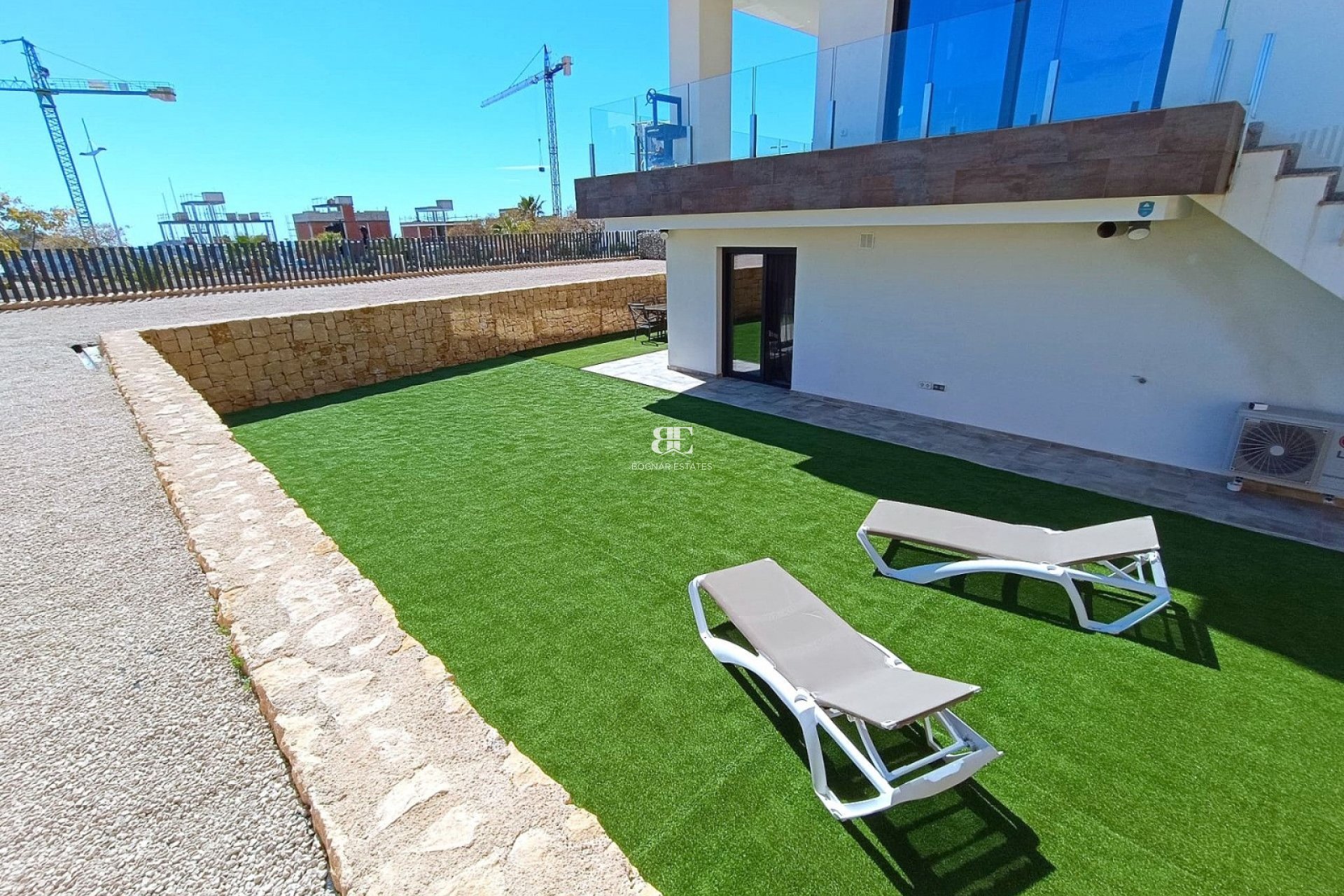 Resale - apartment -
Finestrat