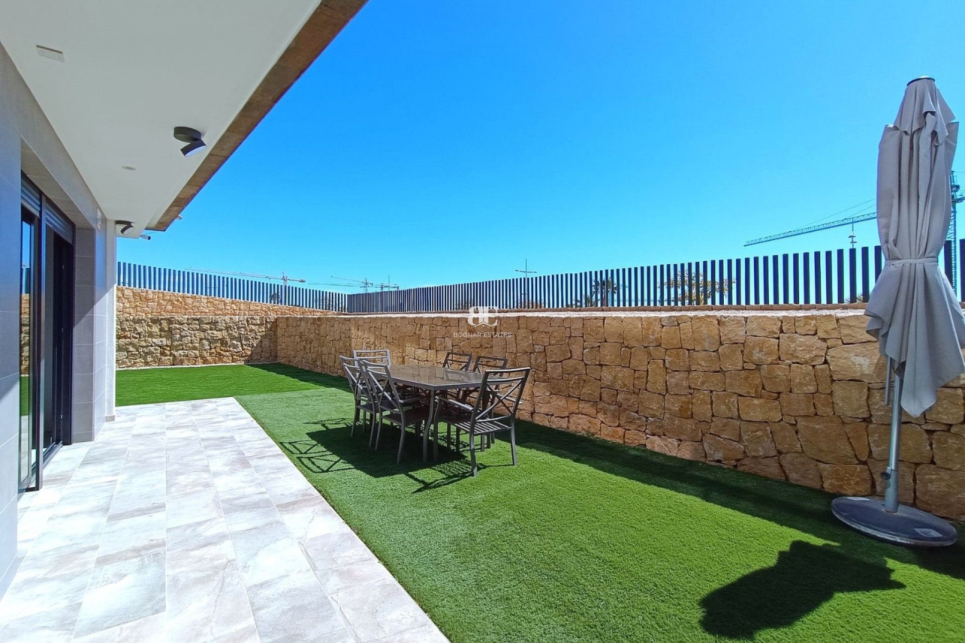 Resale - apartment -
Finestrat