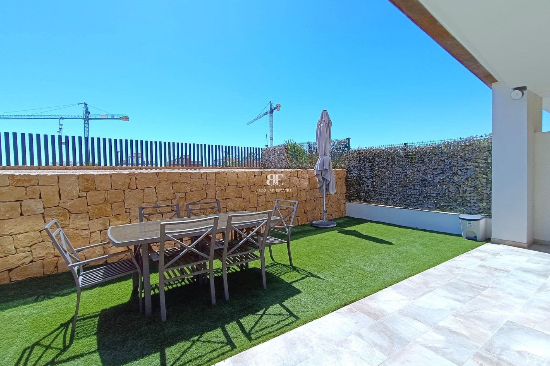 Resale - apartment -
Finestrat