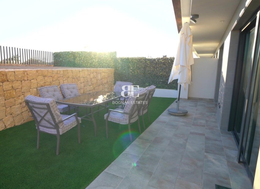 Resale - apartment -
Finestrat