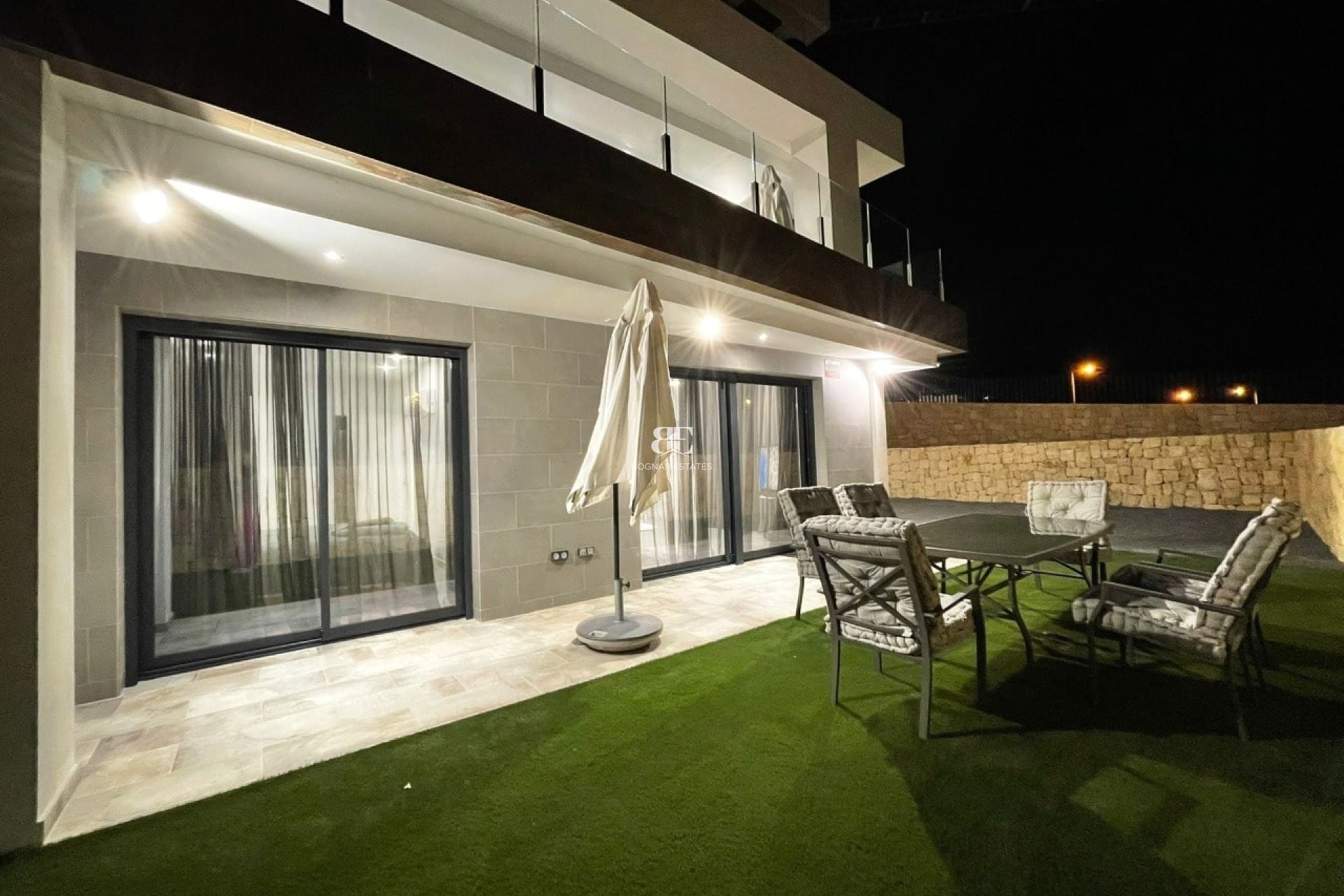 Resale - apartment -
Finestrat