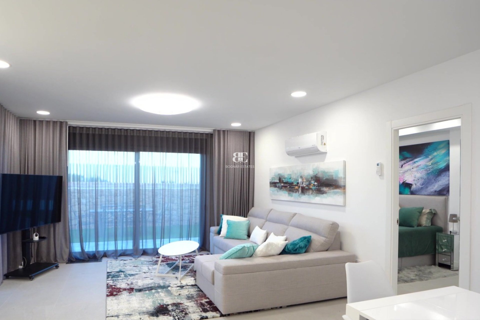 Resale - apartment -
Finestrat