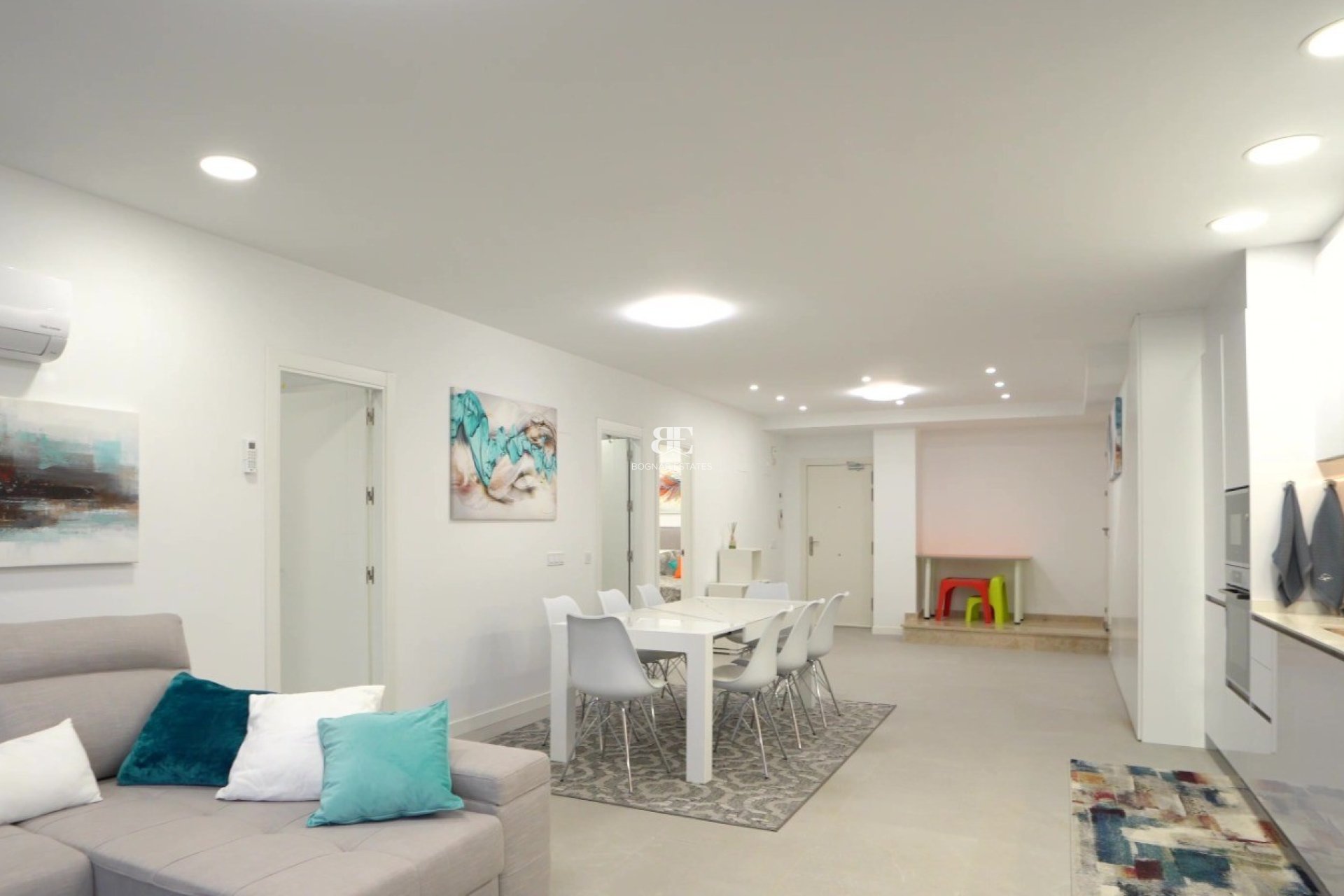 Resale - apartment -
Finestrat