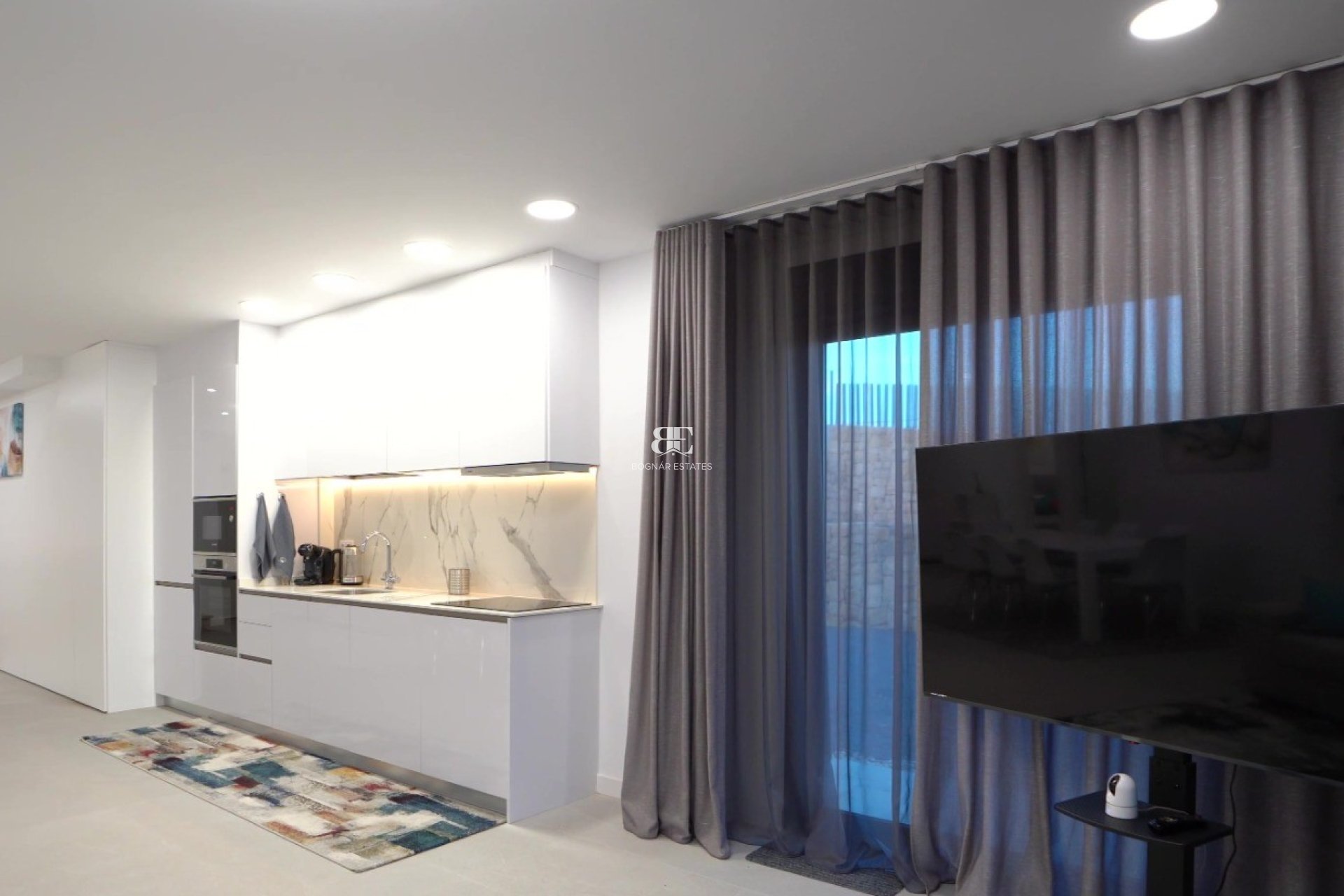 Resale - apartment -
Finestrat