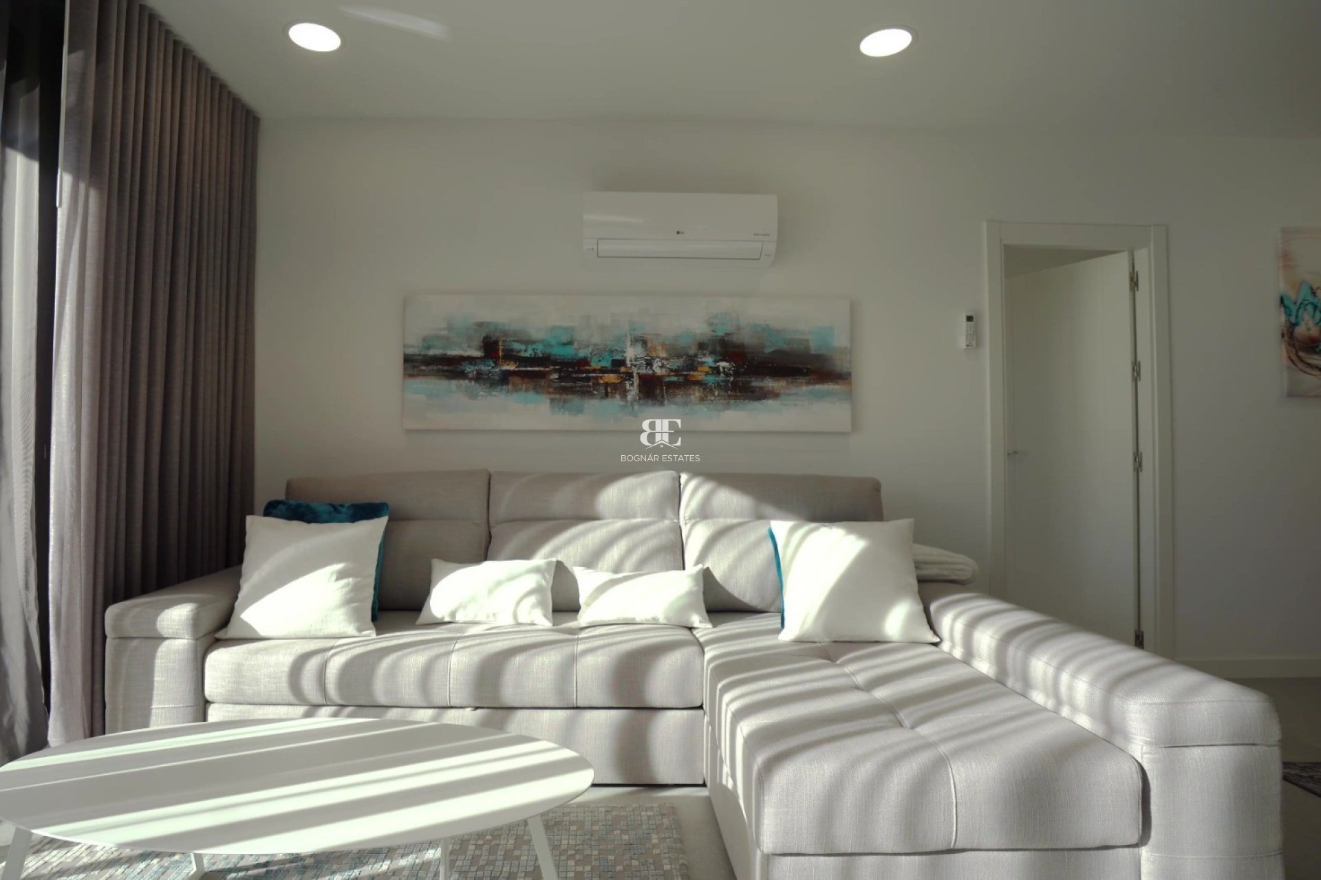 Resale - apartment -
Finestrat