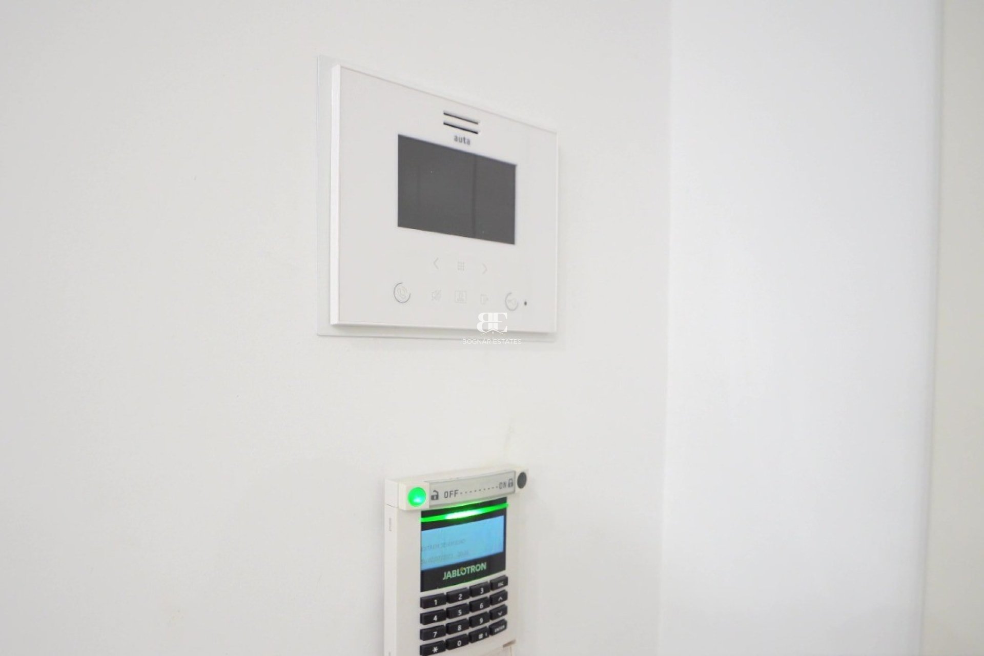 Resale - apartment -
Finestrat