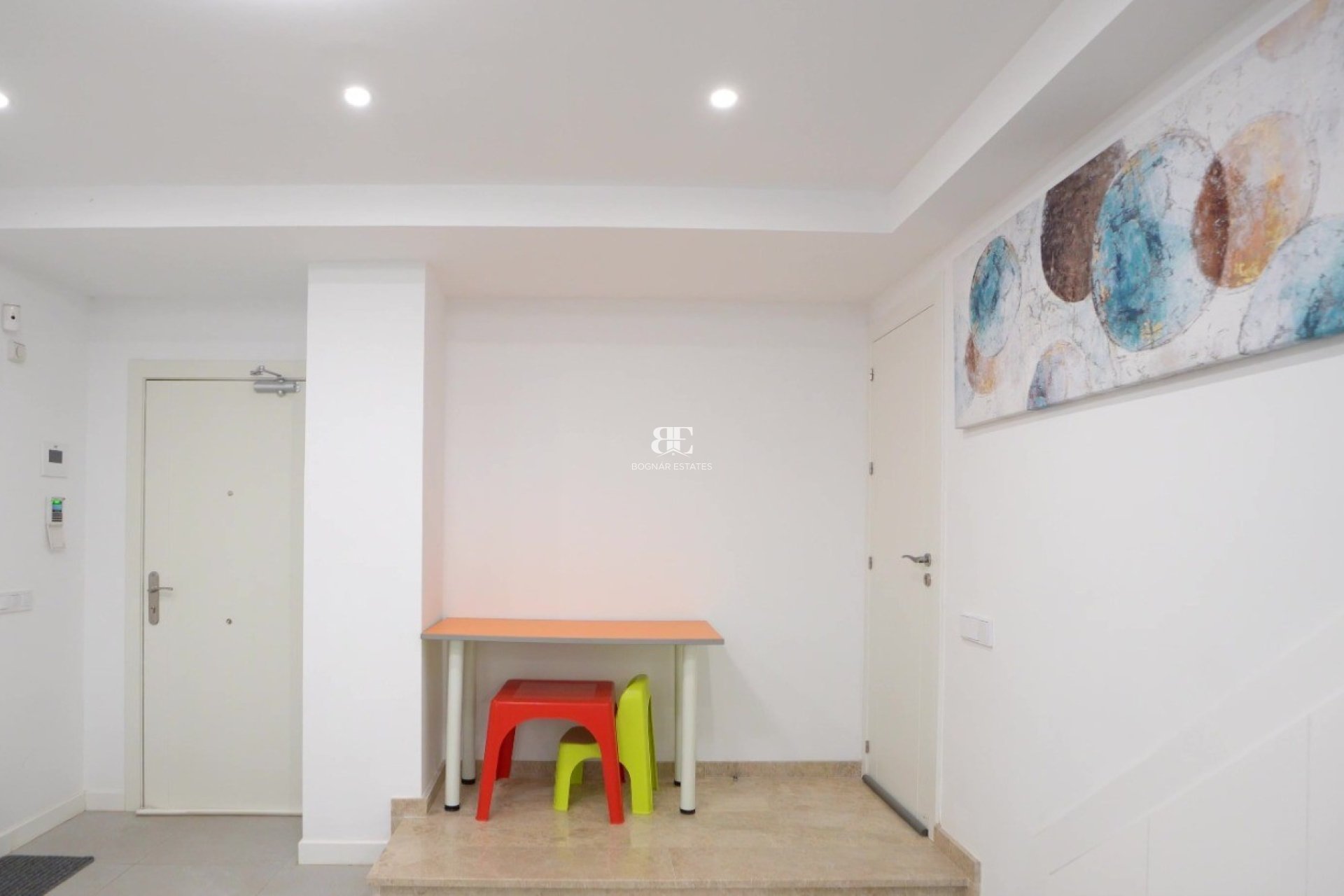 Resale - apartment -
Finestrat