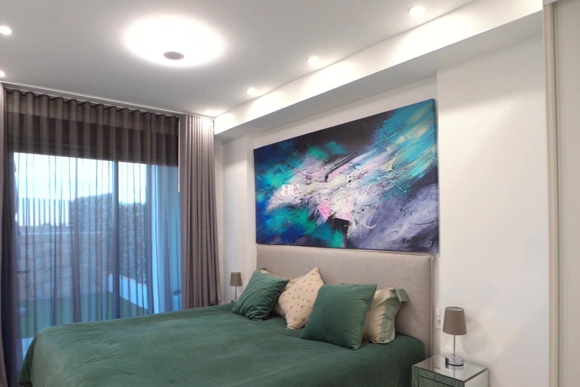 Resale - apartment -
Finestrat