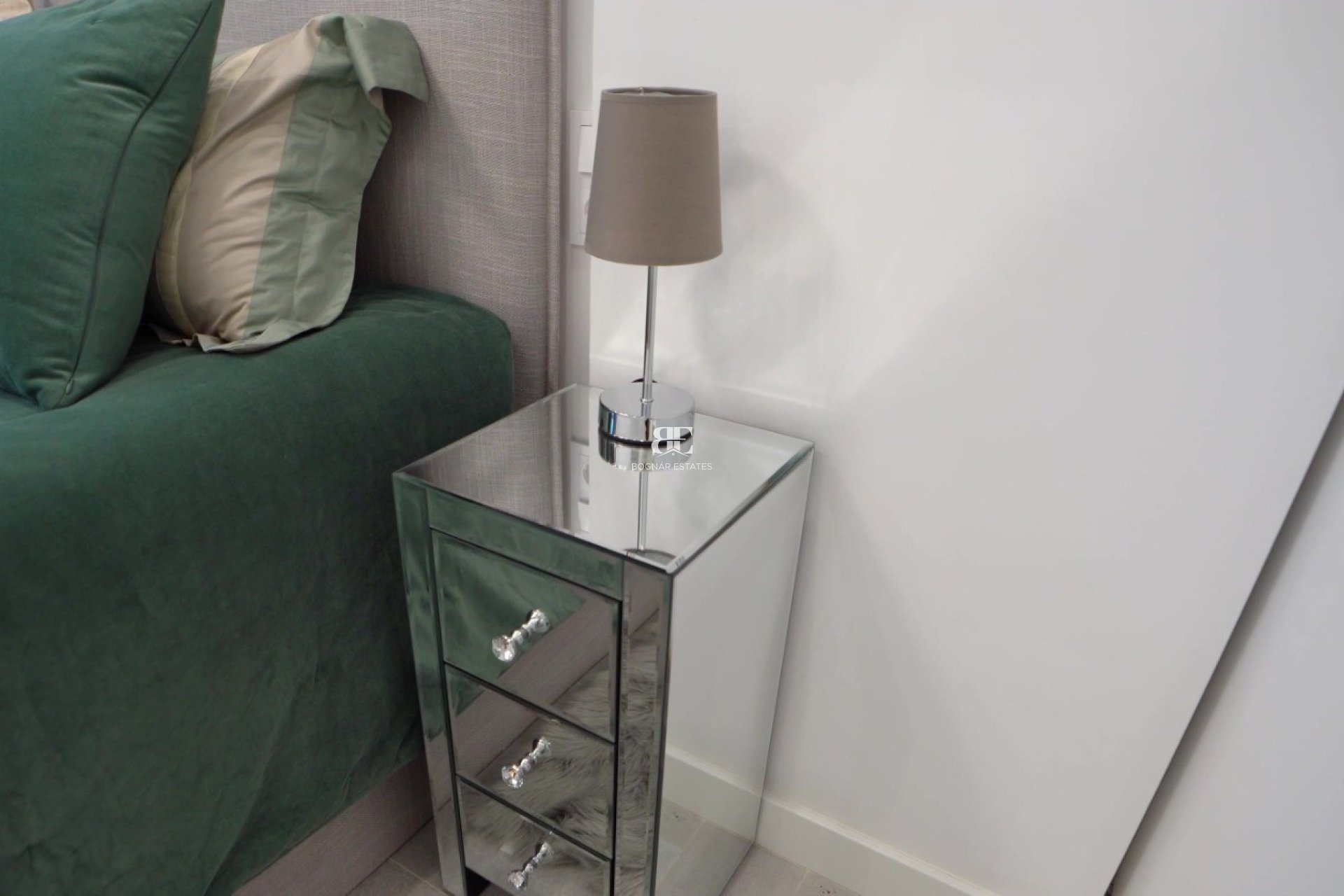 Resale - apartment -
Finestrat