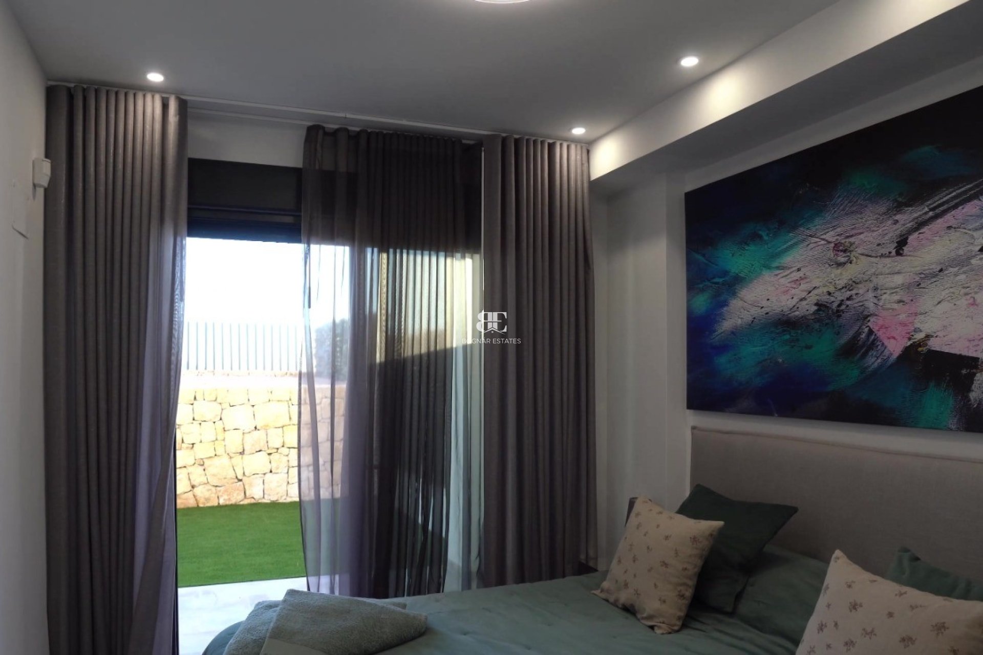 Resale - apartment -
Finestrat
