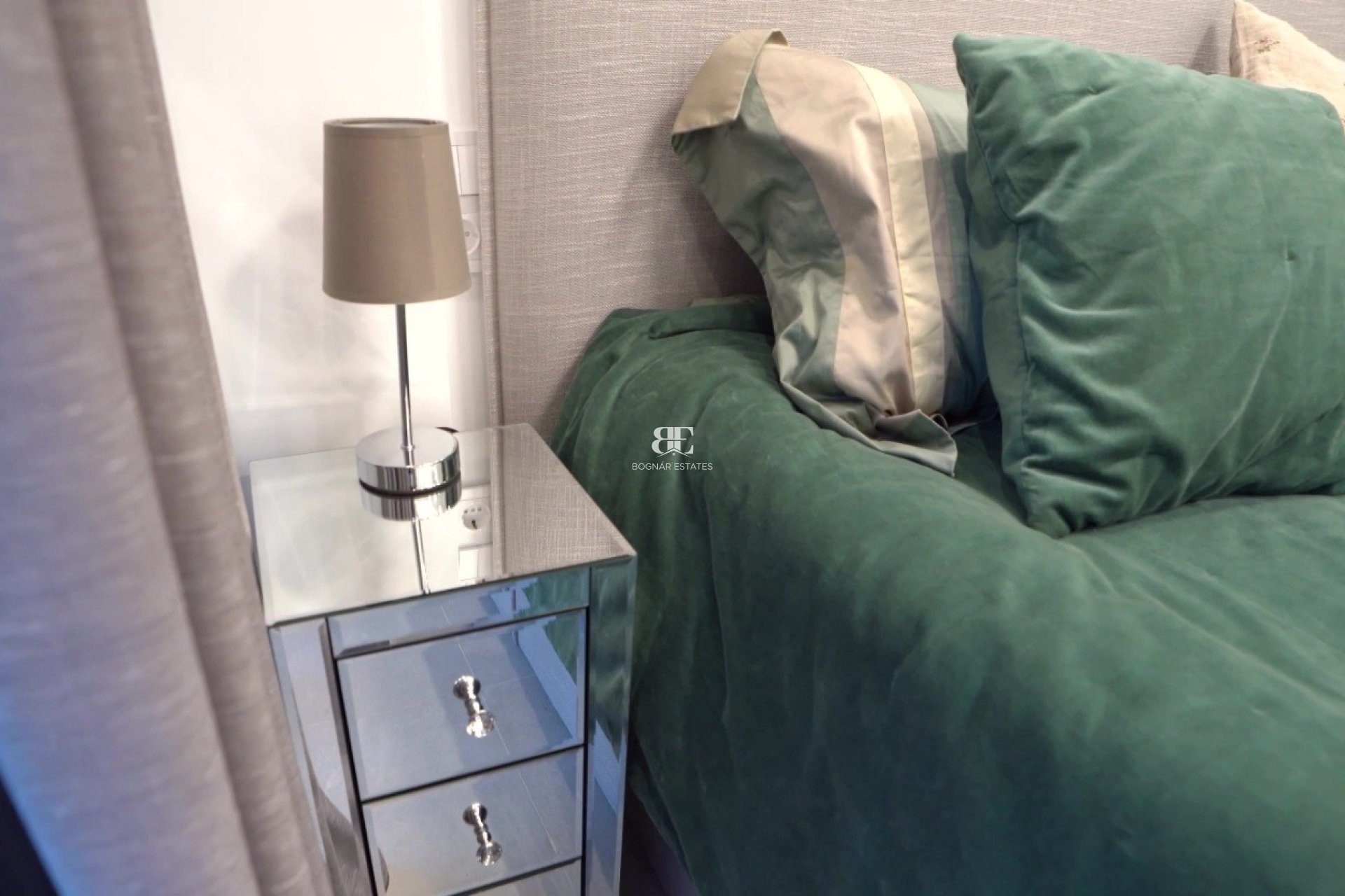 Resale - apartment -
Finestrat