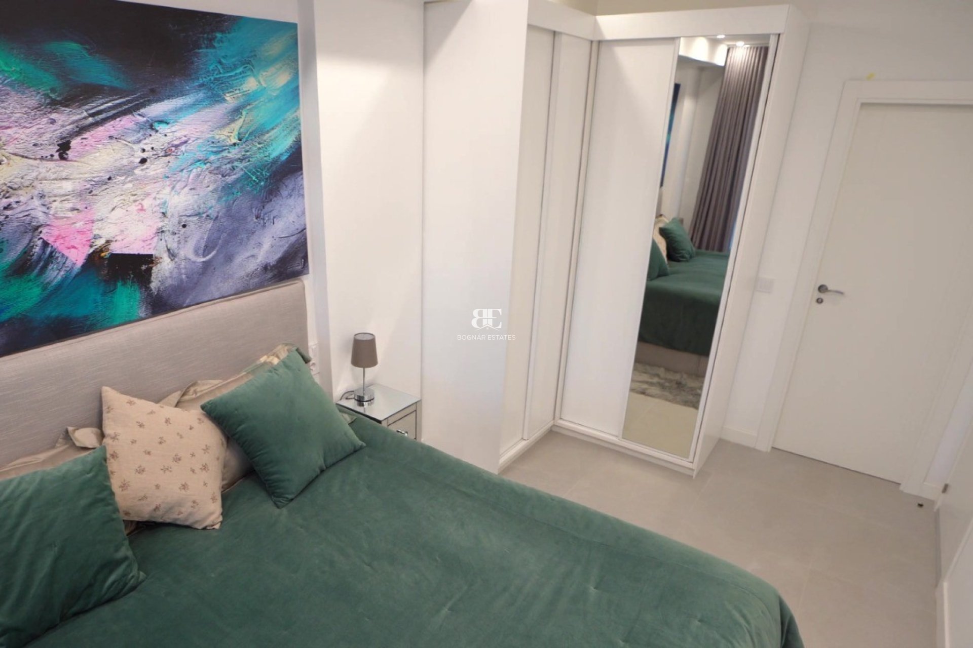 Resale - apartment -
Finestrat