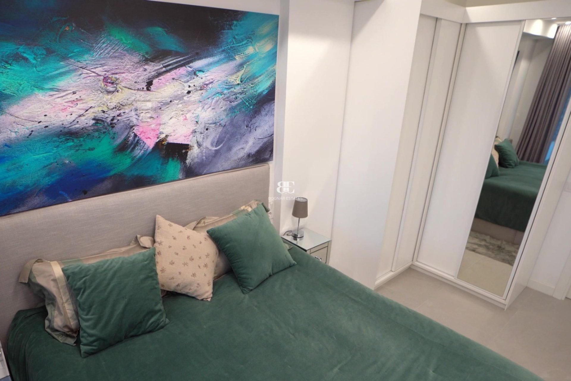 Resale - apartment -
Finestrat