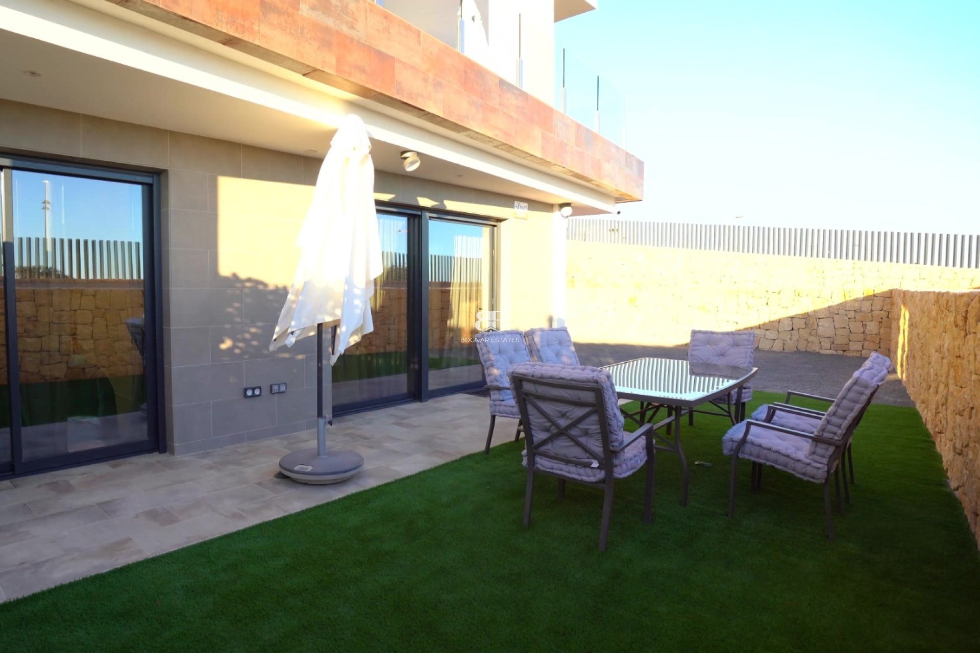 Resale - apartment -
Finestrat