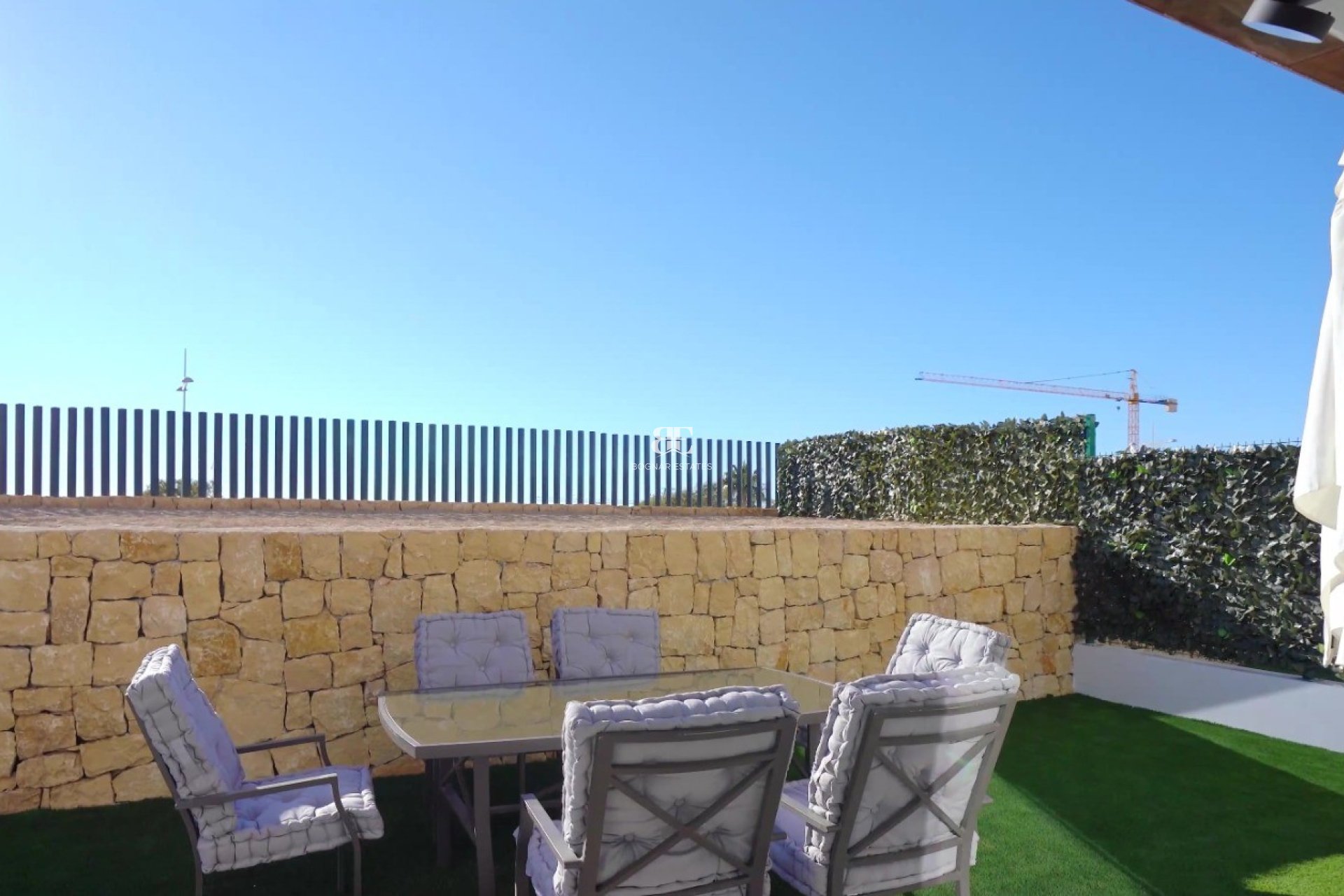 Resale - apartment -
Finestrat