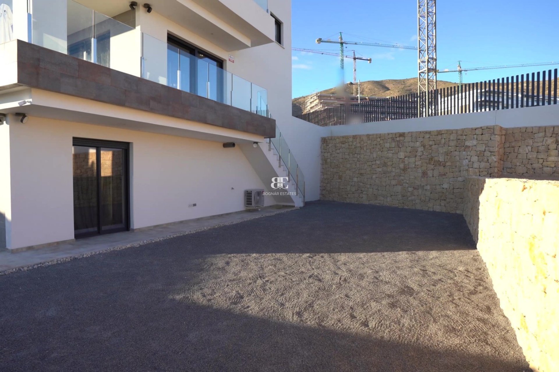 Resale - apartment -
Finestrat