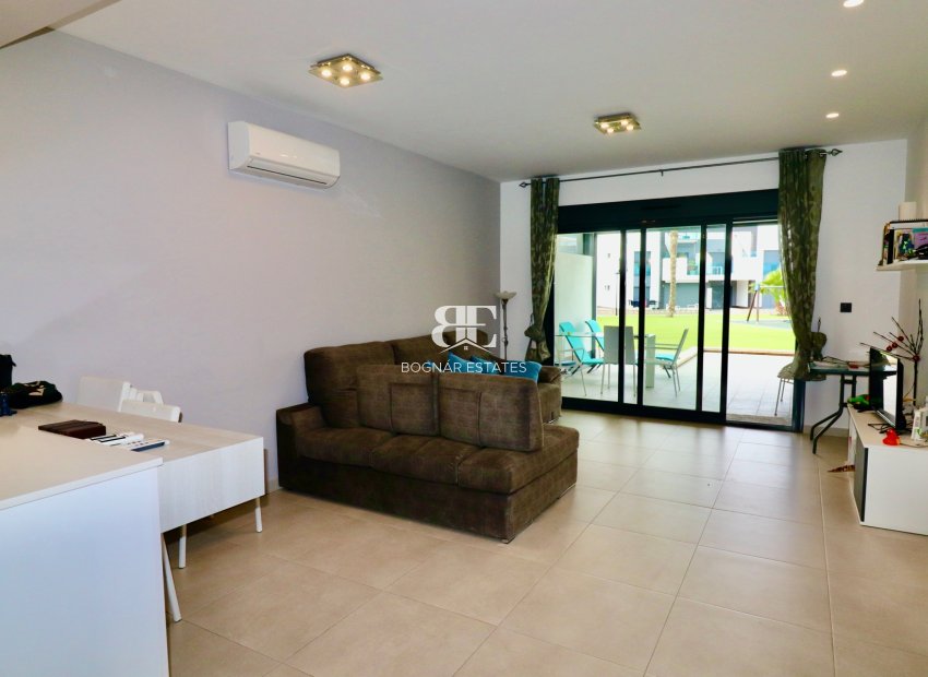 Resale - apartment -
Guardamar del Segura - Guardamar - El Raso