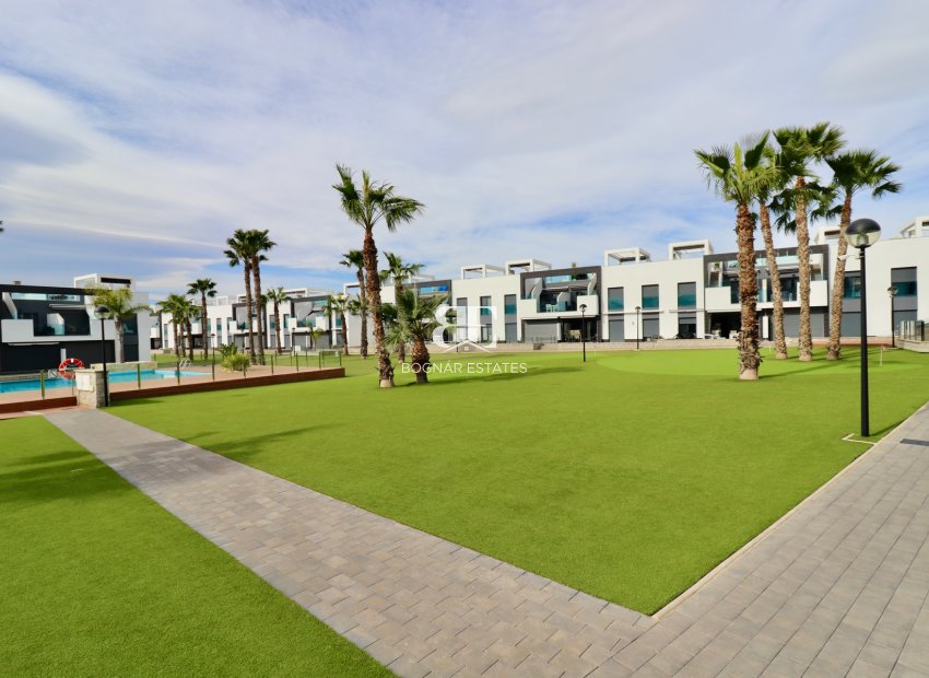 Resale - apartment -
Guardamar del Segura - Guardamar - El Raso