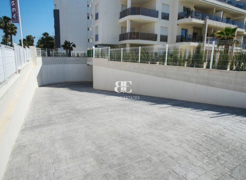 Resale - apartment -
Guardamar del Segura - Urbanizaciones
