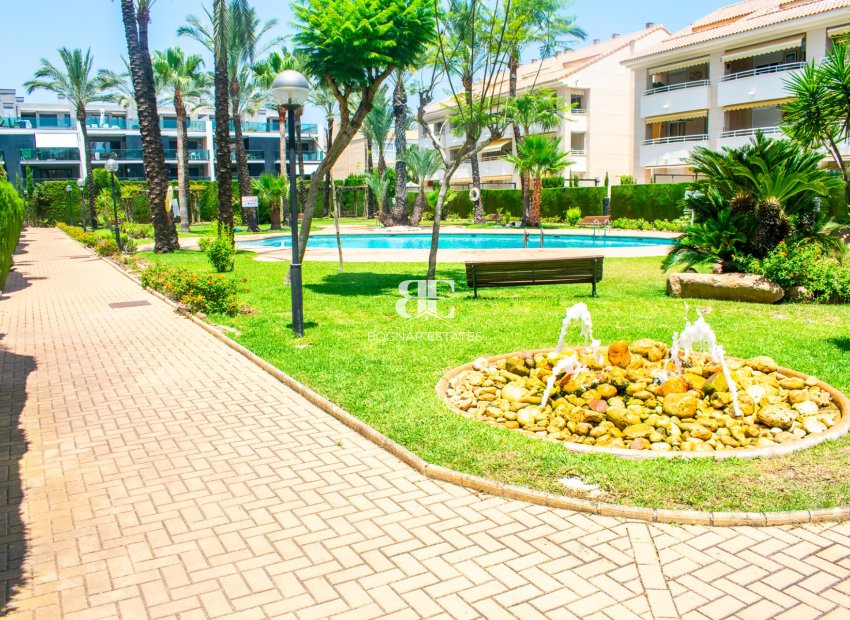 Resale - apartment -
Jávea - El Arenal