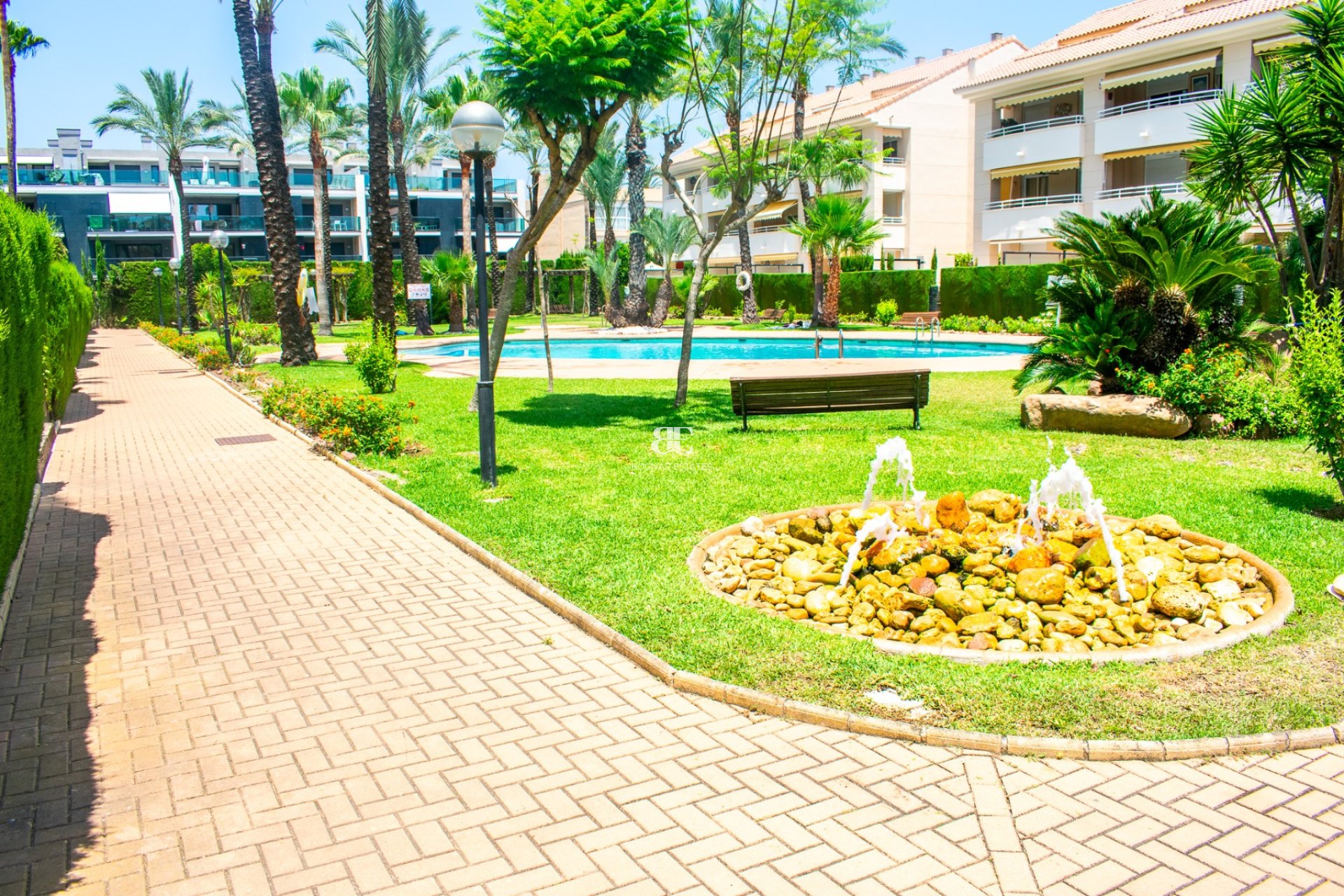 Resale - apartment -
Jávea - El Arenal